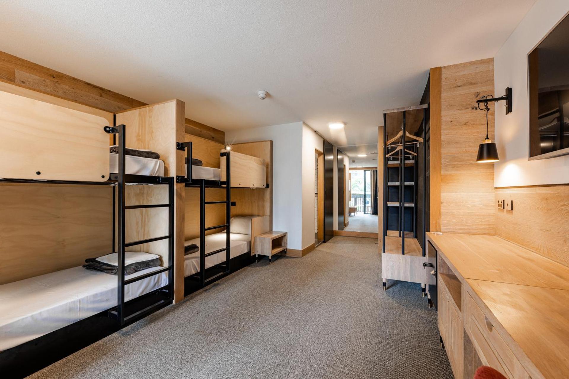 บังค์ เซิร์ฟเฟอร์ พาราไดซ์ Hostel โกลด์โคสต์ ภายนอก รูปภาพ
