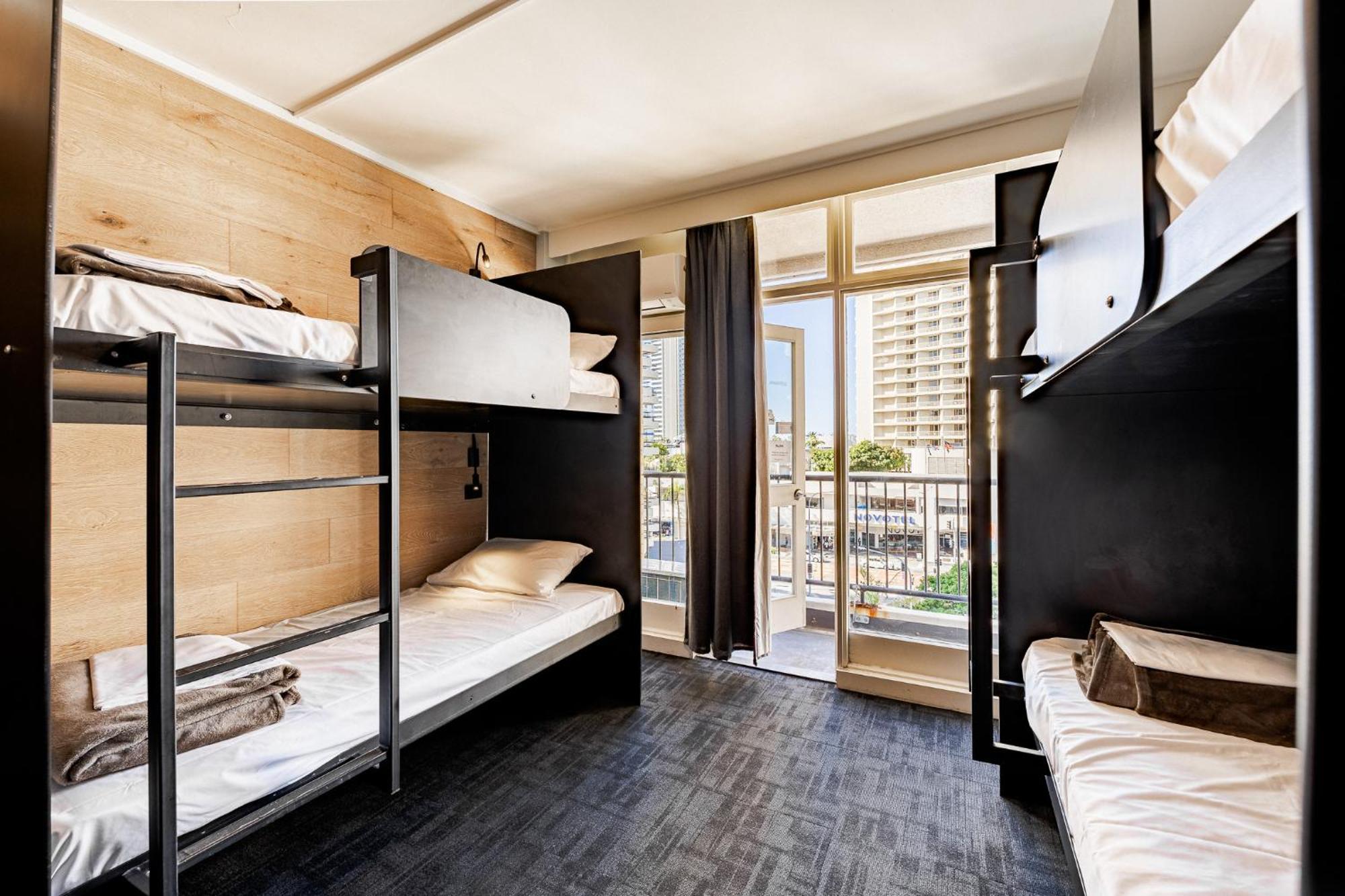 บังค์ เซิร์ฟเฟอร์ พาราไดซ์ Hostel โกลด์โคสต์ ภายนอก รูปภาพ