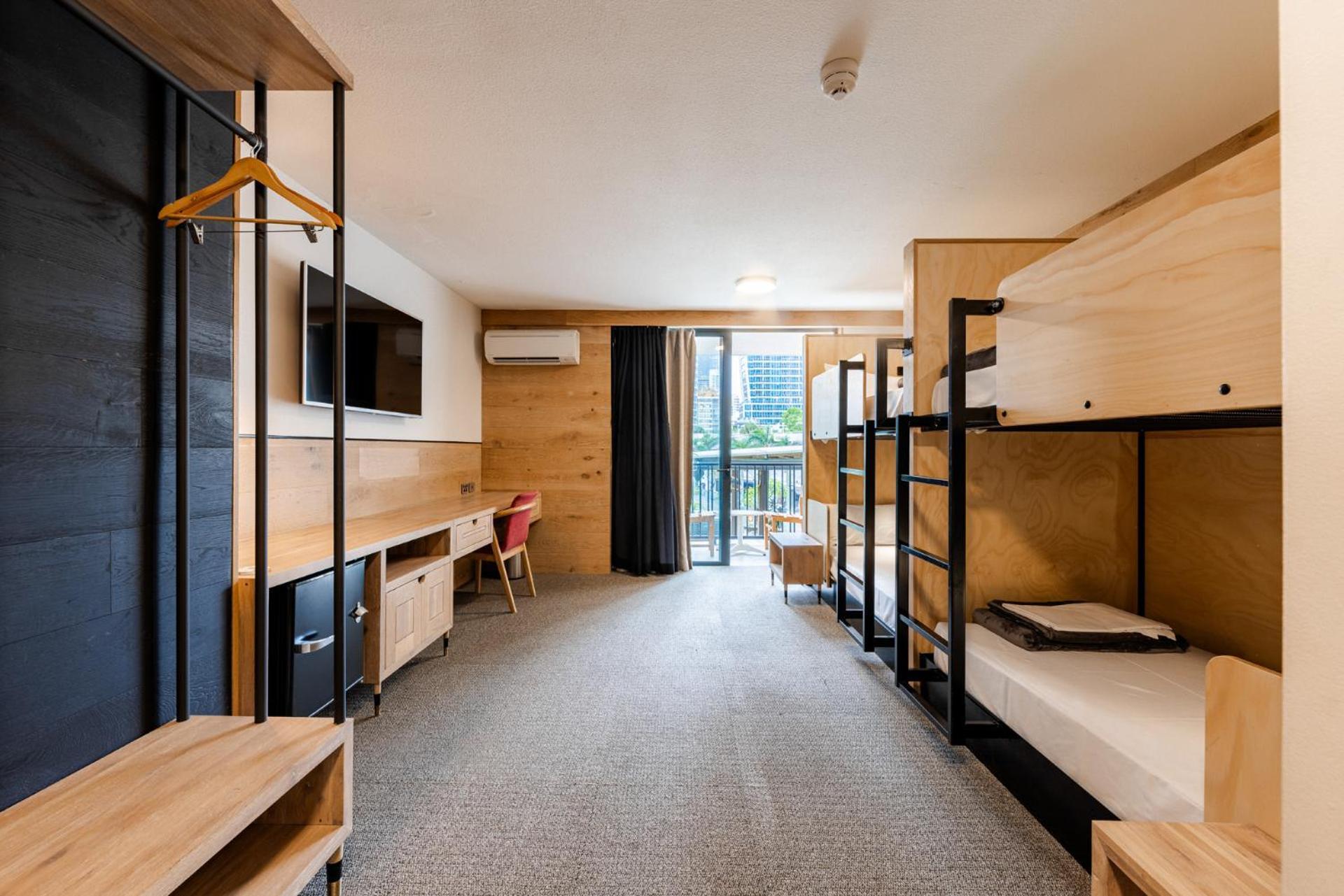 บังค์ เซิร์ฟเฟอร์ พาราไดซ์ Hostel โกลด์โคสต์ ภายนอก รูปภาพ