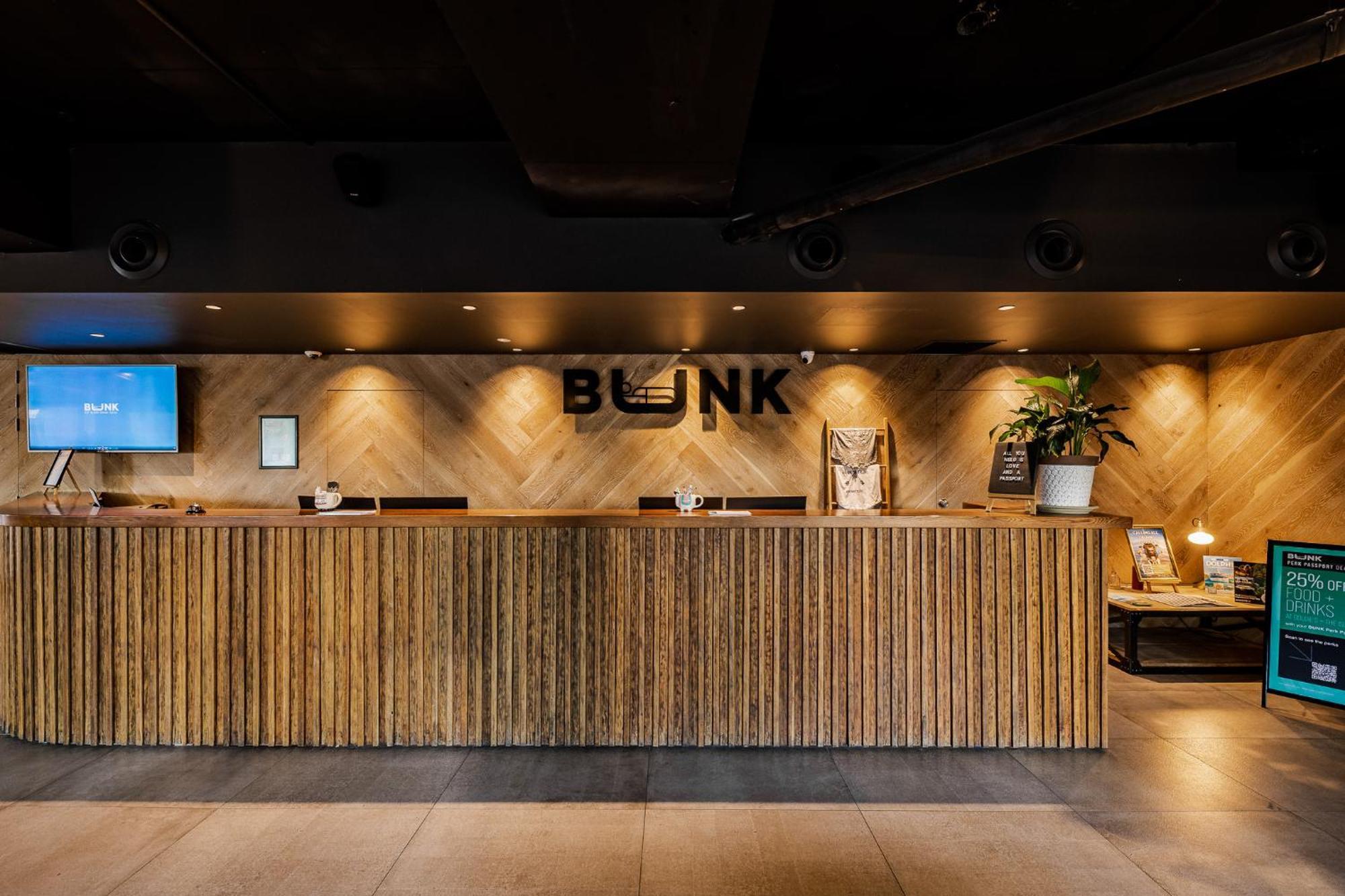 บังค์ เซิร์ฟเฟอร์ พาราไดซ์ Hostel โกลด์โคสต์ ภายนอก รูปภาพ