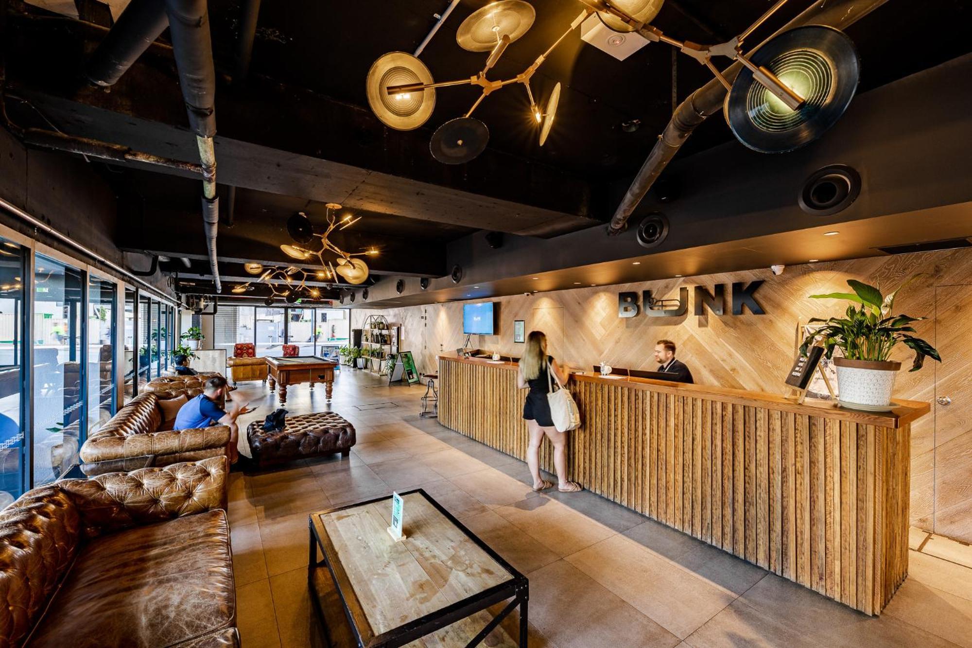 บังค์ เซิร์ฟเฟอร์ พาราไดซ์ Hostel โกลด์โคสต์ ภายนอก รูปภาพ