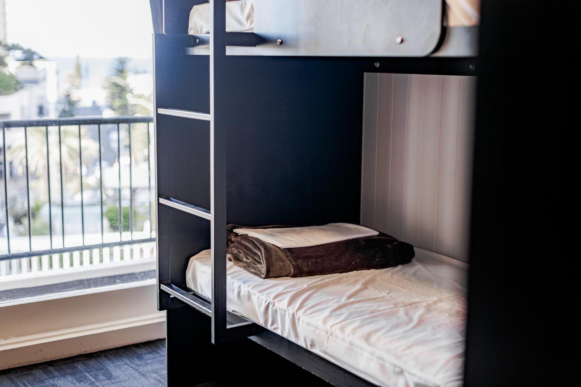 บังค์ เซิร์ฟเฟอร์ พาราไดซ์ Hostel โกลด์โคสต์ ภายนอก รูปภาพ