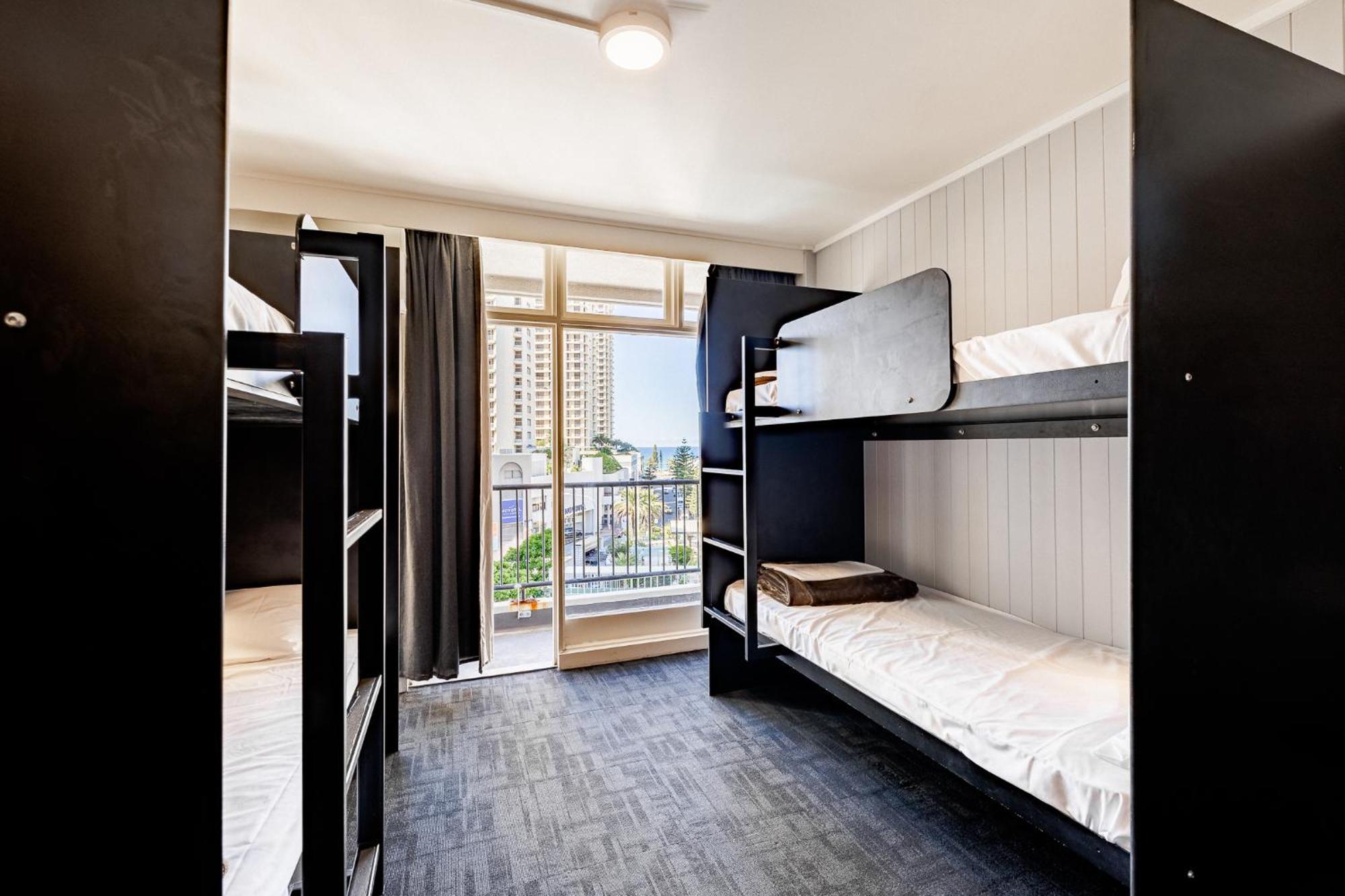 บังค์ เซิร์ฟเฟอร์ พาราไดซ์ Hostel โกลด์โคสต์ ภายนอก รูปภาพ