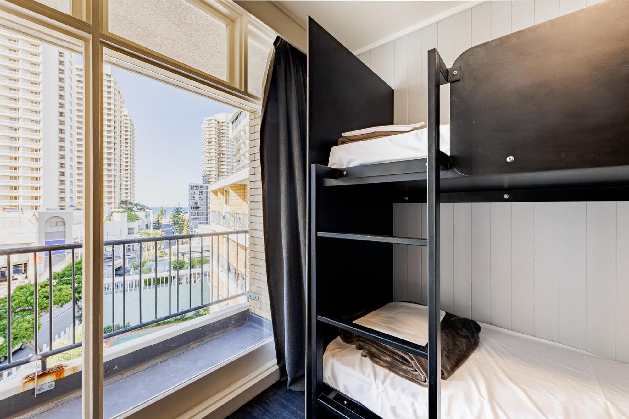 บังค์ เซิร์ฟเฟอร์ พาราไดซ์ Hostel โกลด์โคสต์ ภายนอก รูปภาพ