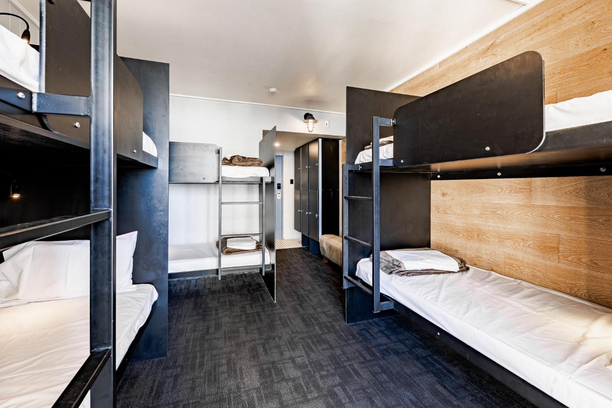 บังค์ เซิร์ฟเฟอร์ พาราไดซ์ Hostel โกลด์โคสต์ ภายนอก รูปภาพ