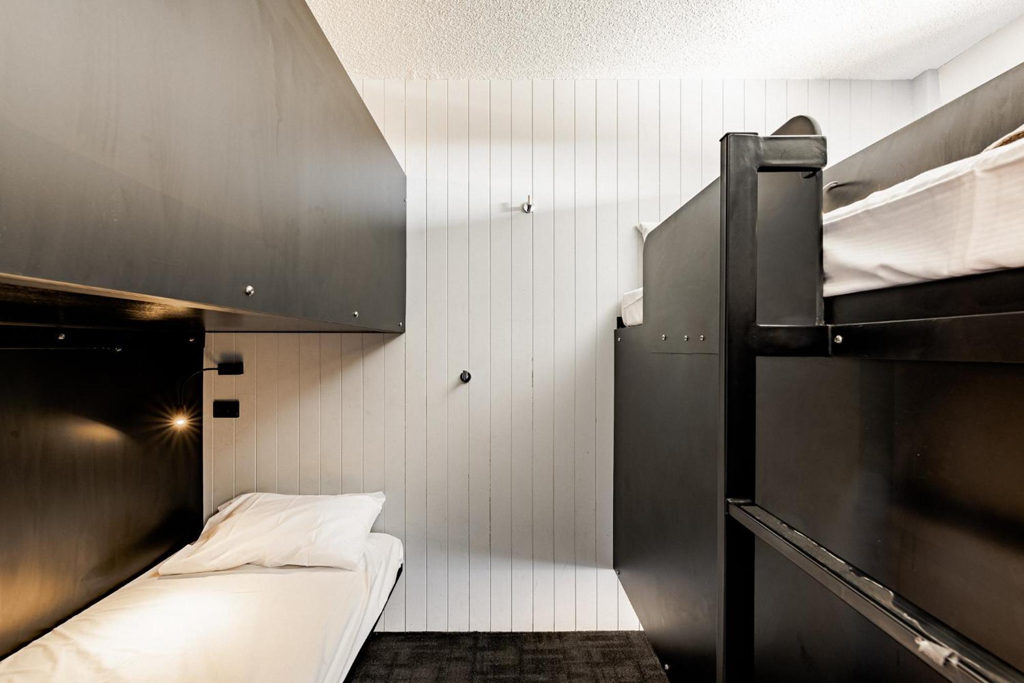 บังค์ เซิร์ฟเฟอร์ พาราไดซ์ Hostel โกลด์โคสต์ ภายนอก รูปภาพ