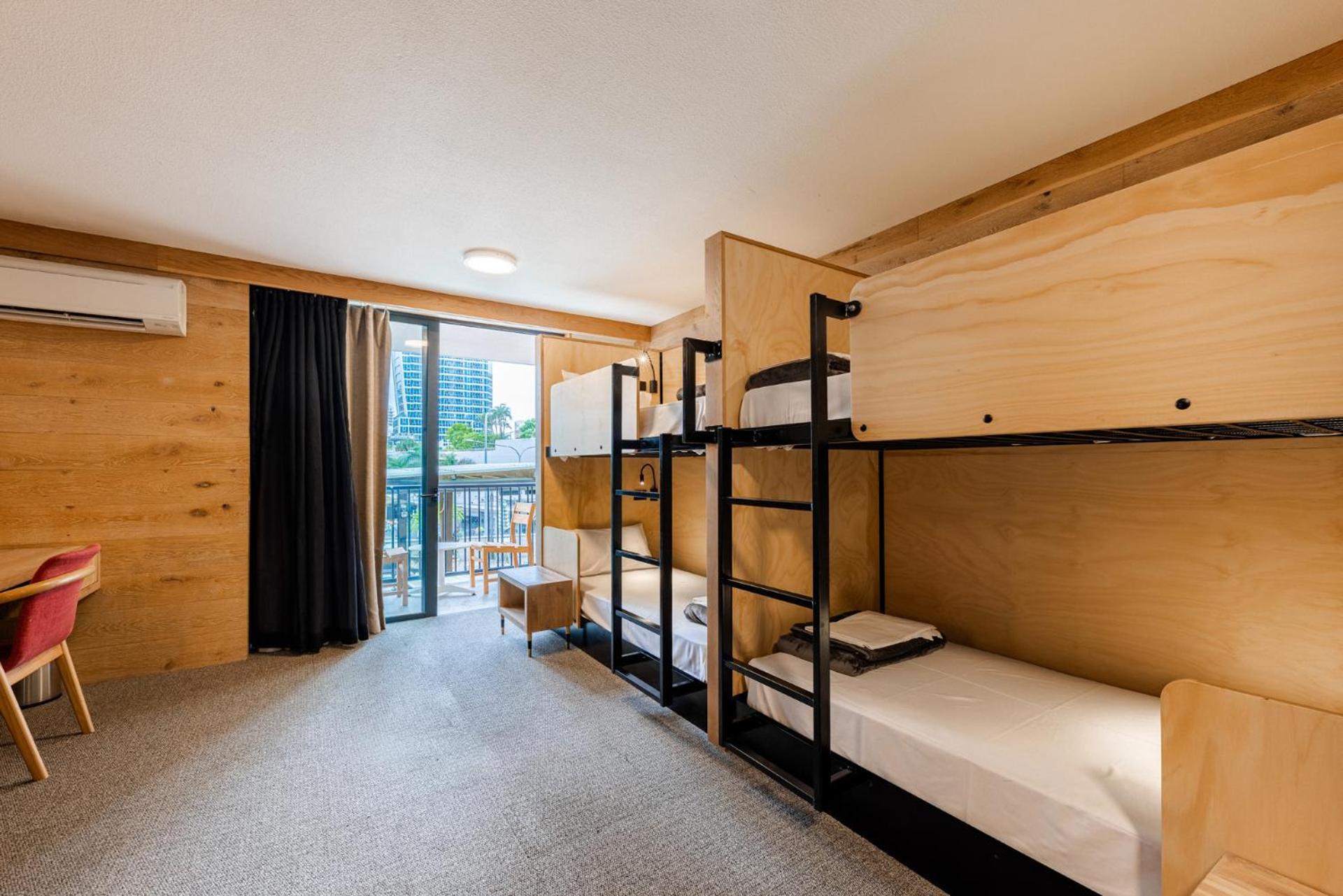 บังค์ เซิร์ฟเฟอร์ พาราไดซ์ Hostel โกลด์โคสต์ ภายนอก รูปภาพ